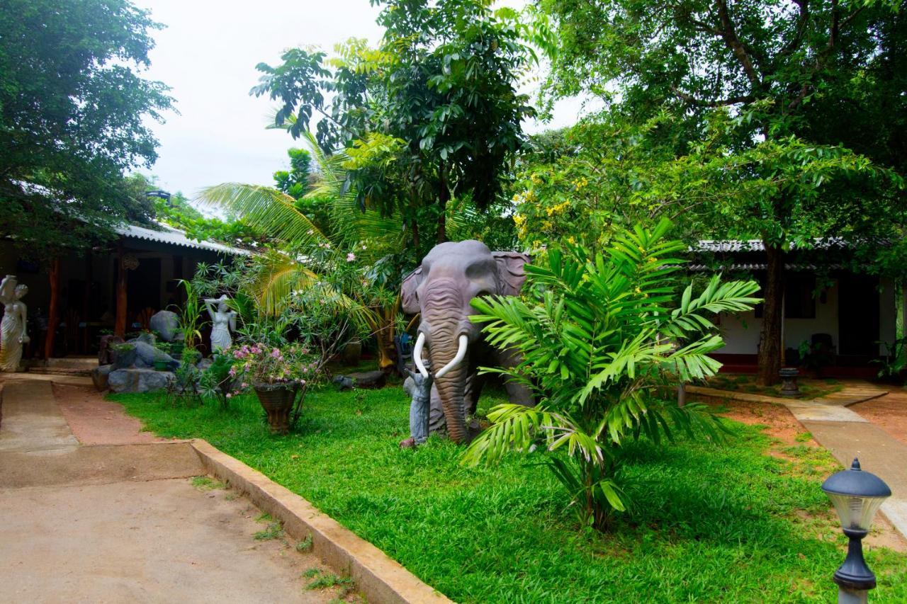Hotel Samanala Sigiriya Exterior photo
